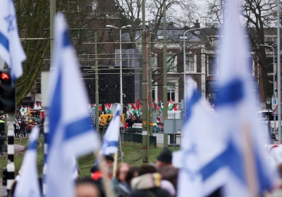 Pro-Israeli and pro-Palestinian protesters gathered near the ICJ in the Hague to watch the proceedings